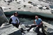 68 Alla bocca del ghiacciaio il torrente esce impetuoso